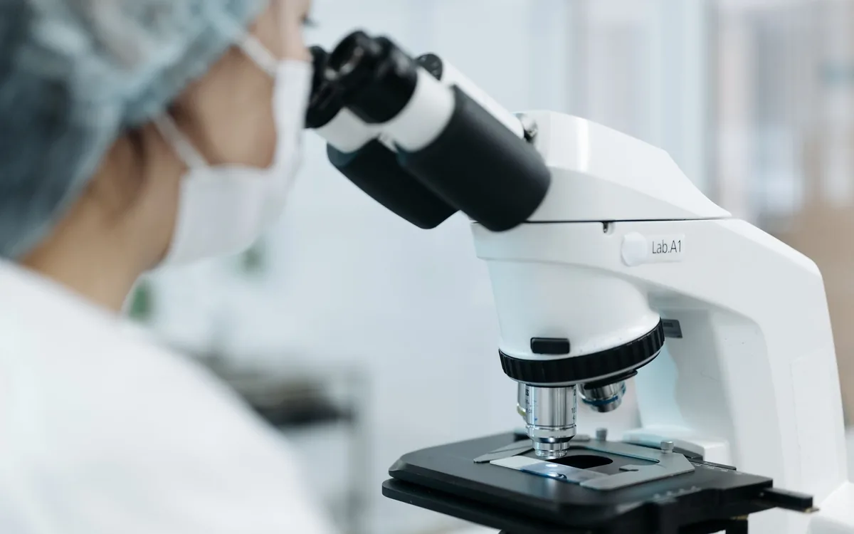Azospermi (Menide Sperm Olmaması) Nedir? Mikro-TESE ile Baba Olmak