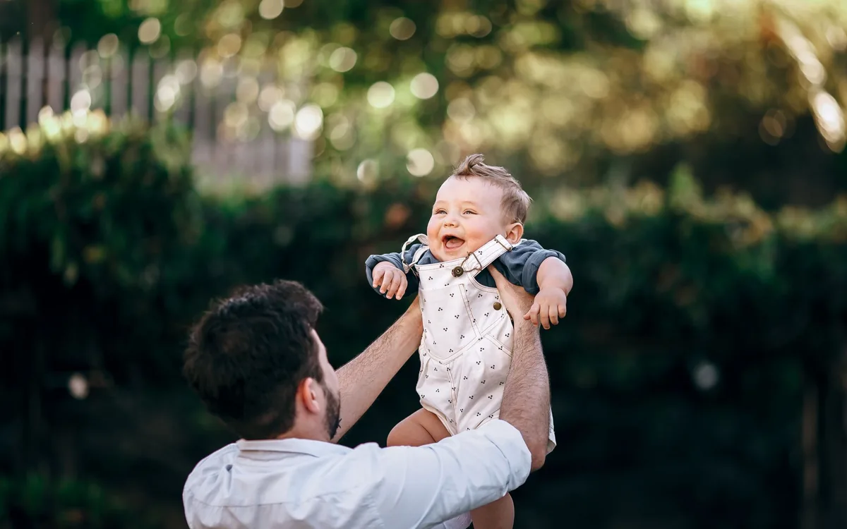 Erkek Kaç Yaşına Kadar Baba Olabilir? Yaş, Sperm Kalitesi ve Çocuk Sağlığı